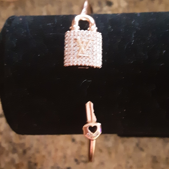 Bracelets - Picture 3 of 5